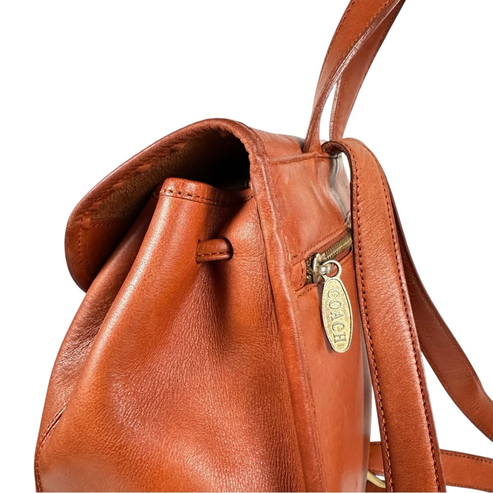 COACH VINTAGE Large Turn-lock Glove Tanned Leather Backpack in British Tan - Picture 4 of 16